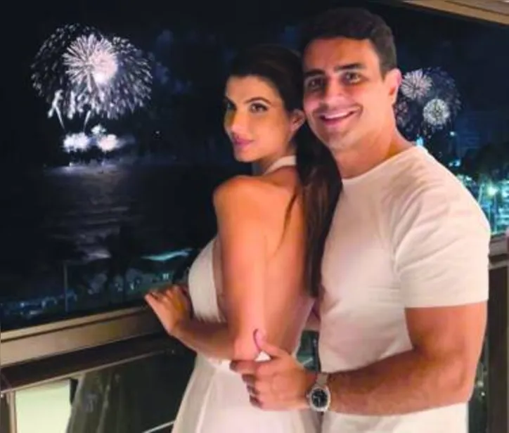 Depois de presenciar a queima de fogos com sua bem amada Marina Candia, o prefeito JHC comemorou o sucesso dos novos points instagramáveis da cidade - sob a legenda #MaceióéMassa