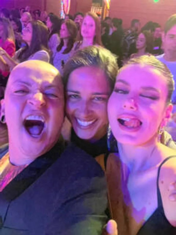 Nossa mais premiada tenista, MARINA TAVARES curtiu, em Sampa, o Show de Pré São João, no hotel Unique, sempre com as melhores companhias: Walerio Araújo e Yasmim Brunet