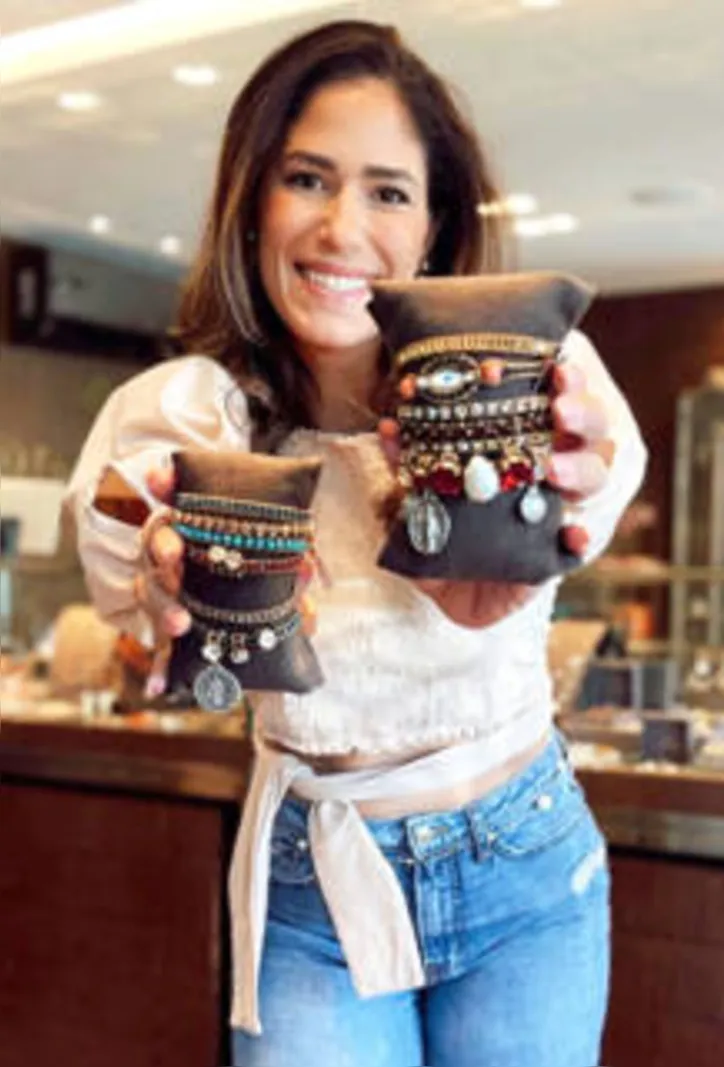 Estrela da jewelry alagoana, a designer LUCIA BASTOS é uma das marcas expoentes do Sindivest - que ganha documentário com avant première no finzinho de janeiro