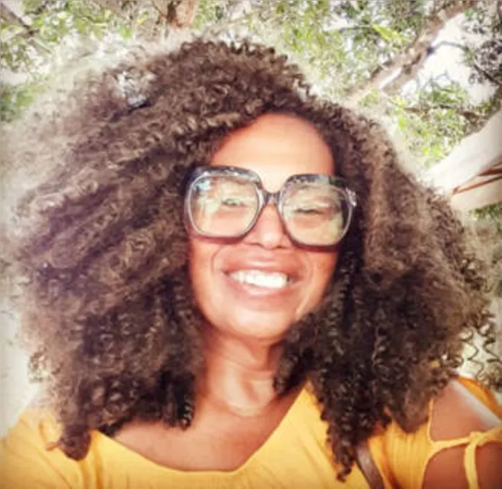No pós Dia Internacional Contra a Discriminação Racial, a gente concentra os holofotes na ativista ARISIA BARROS