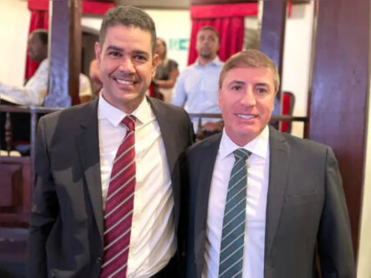 ANDRÉ CABRAL (representando o Secretário de Saúde) e PINO CARTISANO - um dos grandes homenageados da noite