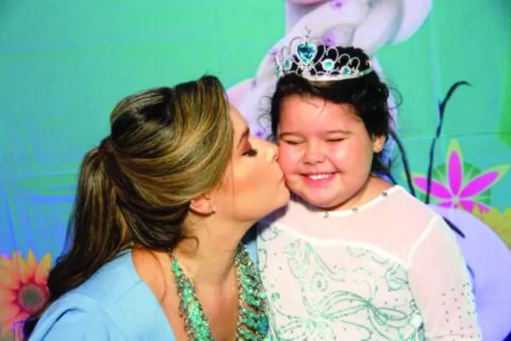 Momento ternura entre MILENA+MIRELA TENÓRIO - mãe e filha foram aniversariantes no último weekend