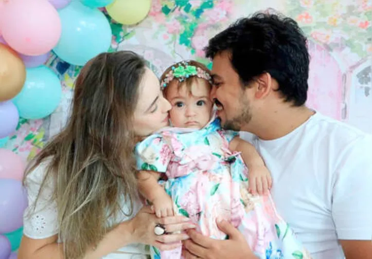 Recebendo o carinho dos titios GABRIEL e TAMIRES ALMEIDA