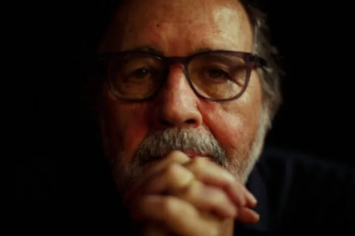 RIO DE JANEIRO, RJ, 26,06,2014: Retrato do do cineasta Carlos Diegues, no Centro do Rio de Janeiro. Caca Diegues estÃ¡ lanÃ§ando sua autobiografia. (Foto: Daniel Marenco/Folhapress)