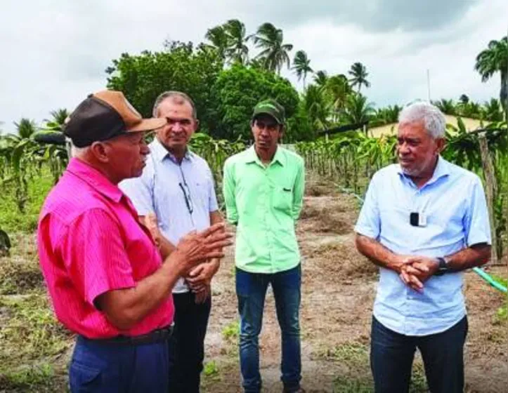 Visita de Antônio Oliveira, diretor da Pindorama, técnico agrícola Danilo e Klécio Santos, presidente da Pindorama (da esquerda para a direita)