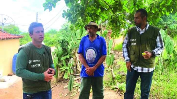 Equipe do Senar-AL orientou produtor quanto a construção e uso do biodigestor