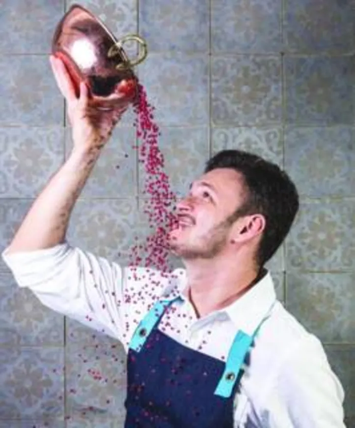 Já o chef WANDERSON MEDEIROS, depois de faturar mais um prêmio de gastronomia nacional, ganha coro de parabéns nesta segunda