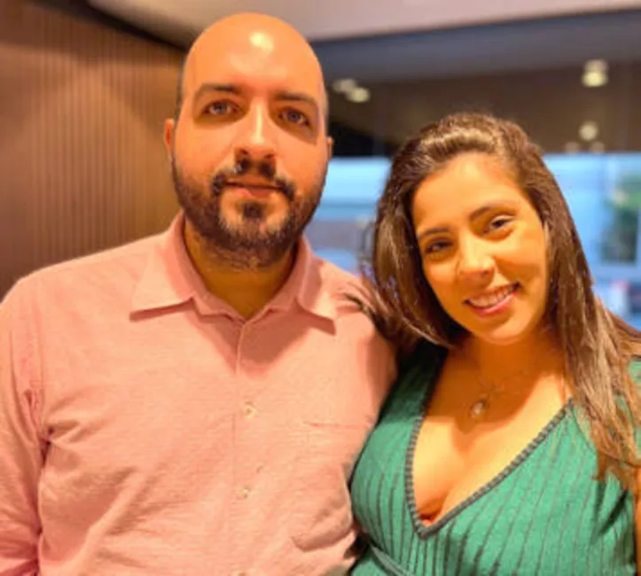 Os anfitriões MARCOS COSTA+THAYSA ALMEIDA