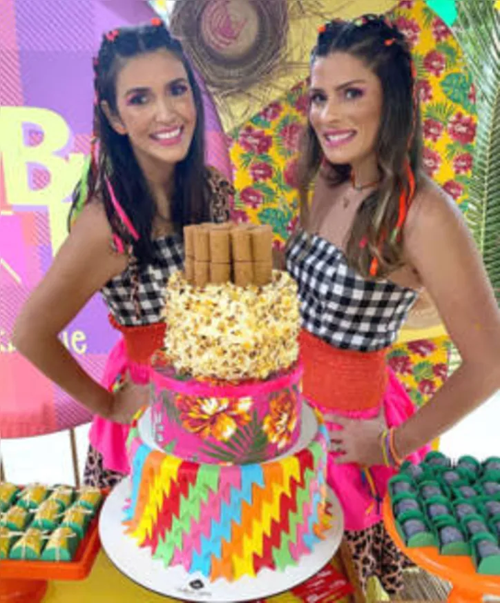 KARINE FRANÇA+BRUNA CART armaram mais um arraial particular para brindar bday em conjunto