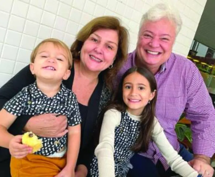 CECÍLIA+BRENO GAMA deram um tempo nas caçarolas para brindar - com os fofíssimos netos - o Dia dos Avós