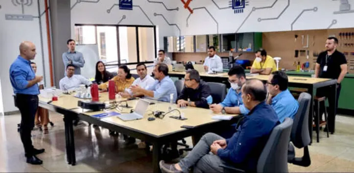 Representantes da empresa conheceram detalhes do projeto do Senai