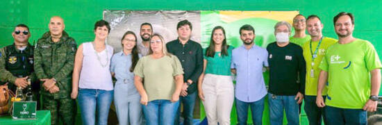 Ilhado pelo staff, HUMBERTO SOARES (foto) - boss da Equatorial - deu start ao projeto E+Reciclagem na Grota das Piabas. Iniciativa incentiva cultura da coleta seletiva e ainda concede descontos na conta de luz