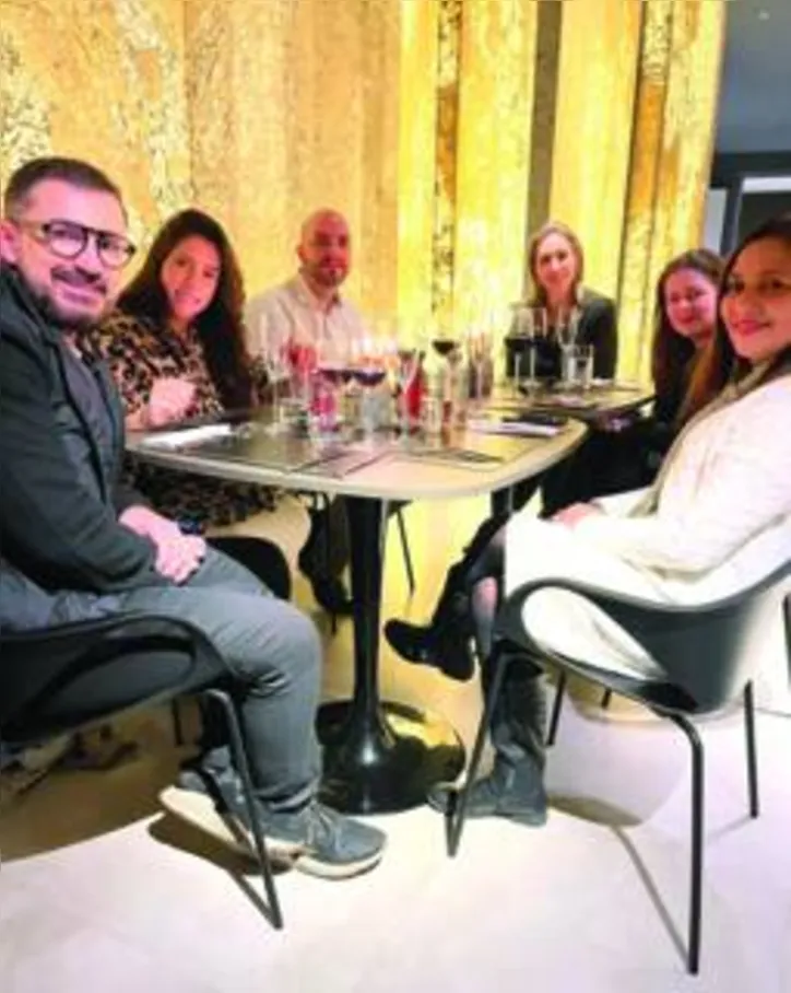 À noite, jantar no Showroom da SCA - em dois clicks