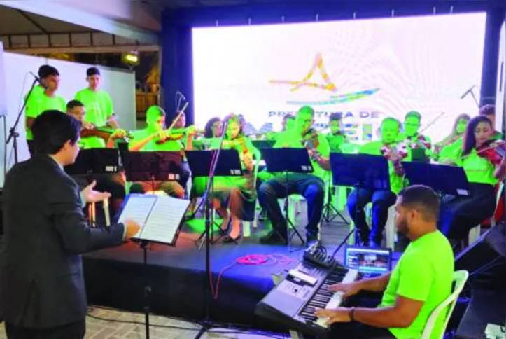 Apresentação de orquestra fez parte da programação da feira