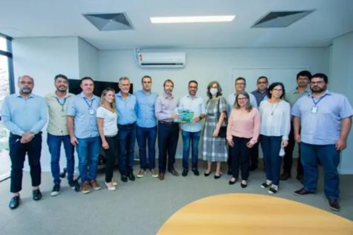 Assinatura do documento reuniu representantes do governo e pesquisadores