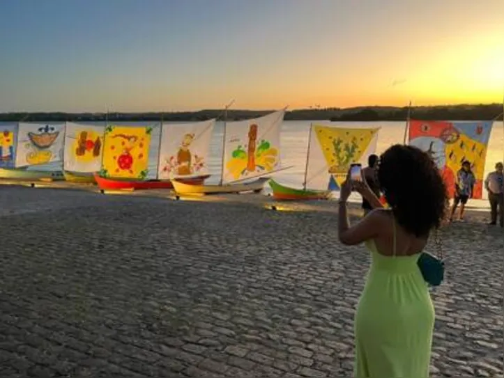 Imagem ilustrativa da imagem Artes nas velas de barcos viram atração às margens do Velho Chico