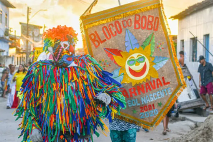 Imagem ilustrativa da imagem Bloco do Bôbo preserva tradição na periferia de Maceió