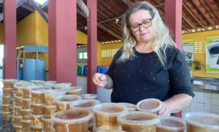 “Um litro de óleo de cozinha pode contaminar mais de 20 mil litros de água”, diz alerta na sede da Cooperativa