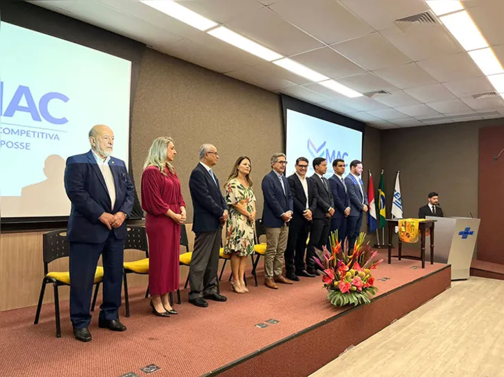O novo Presidente do MAC, Alexandre Bruno de Mendonça Alves, e sua Vice Suzana Soares Sant’Anna de Albuquerque Bezerra, prestigiados por autoridades
