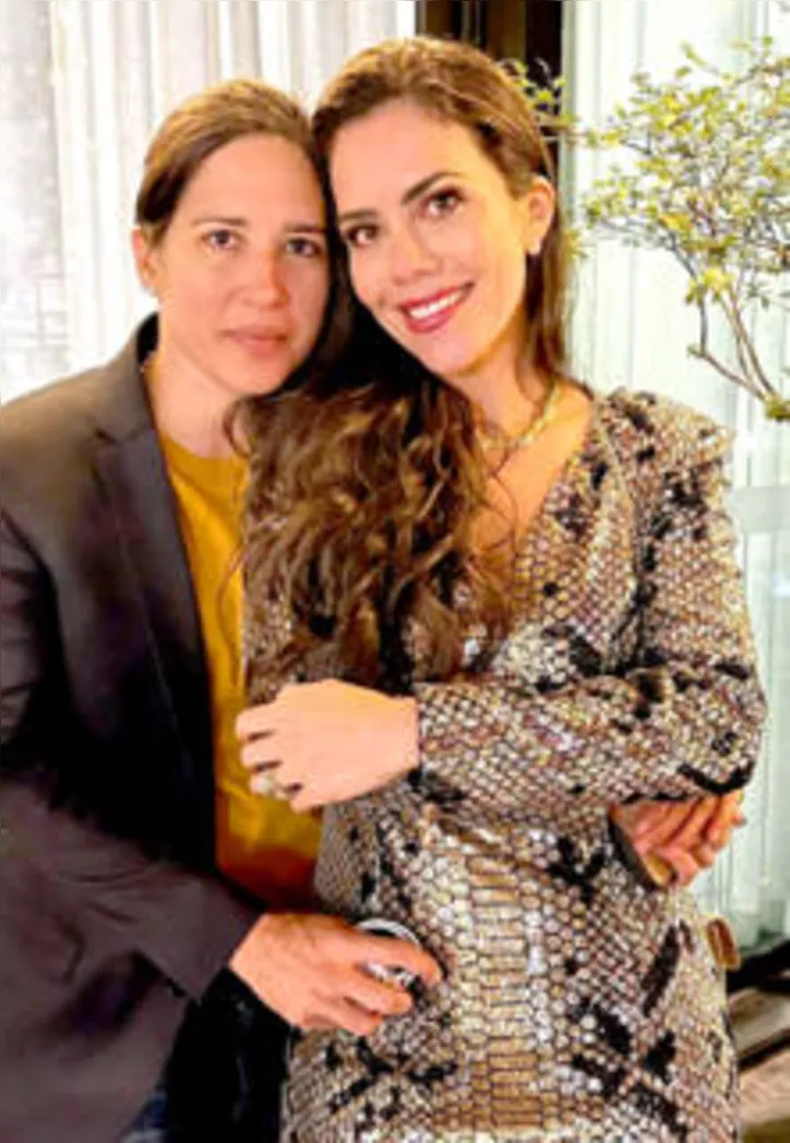 Ainda repercute a comemoração íntima+pessoal do b-day em Sampa de MARINA TAVARES - na foto com Daniela Albuquerque