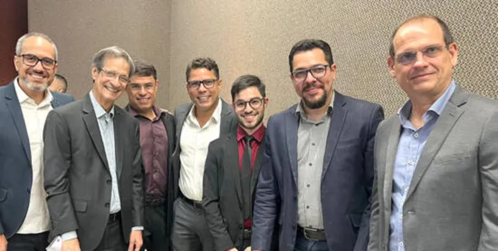 MARCOS VIEIRA, que atuou na superintendência do Sebrae Alagoas por 18 anos foi ovacionado pelo staff
