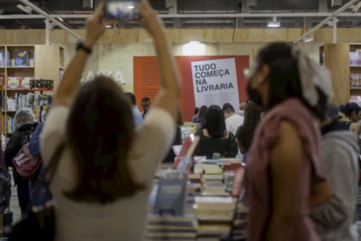 Imagem ilustrativa da imagem Livros em 2022 viram subida de preço, brilho de mulheres e censura