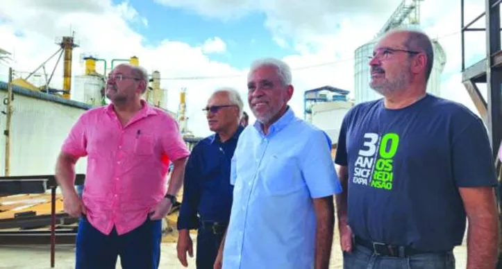 Diretores do Sincred conheceram o parque industrial de Pindorama em visita a cooperativa