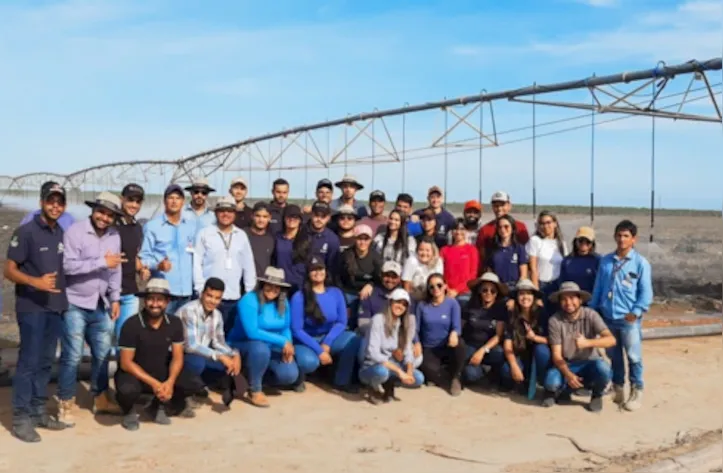 Visita teve objetivo conhecer os sistemas de captação, condução e aplicação de água para irrigação; aspectos gerais da colheita mecanizada, como também o funcionamento da sonda oblíqua para amostragem da cana