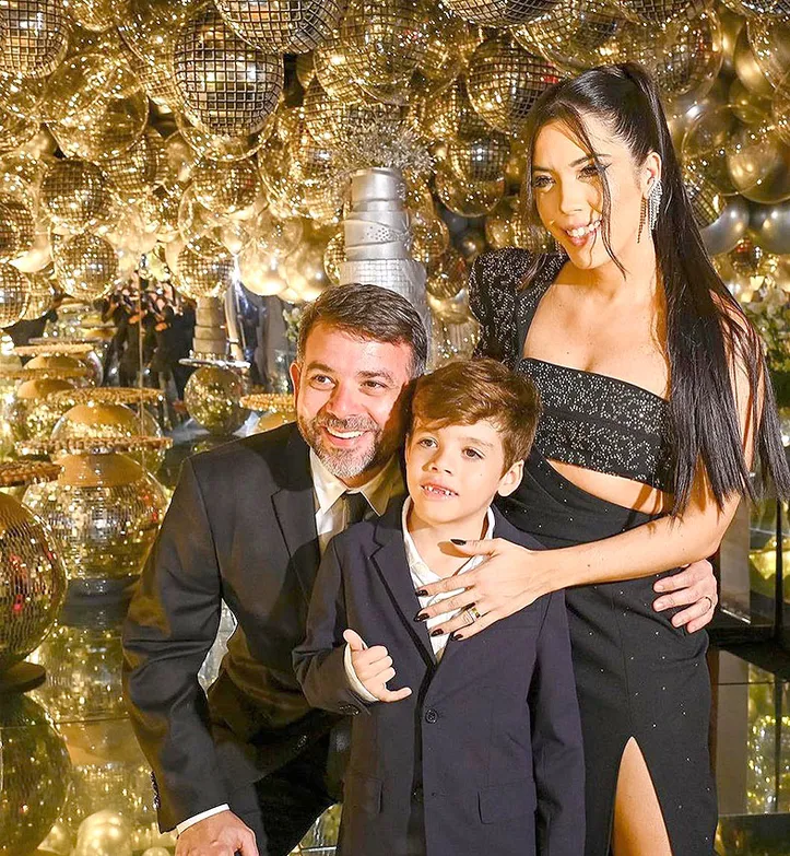 Direto de Salvador, filha, genro e neto