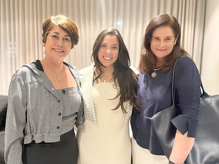 THAYSA ALMEIDA, CREUZA LIPPO E SANDRA LEAHY