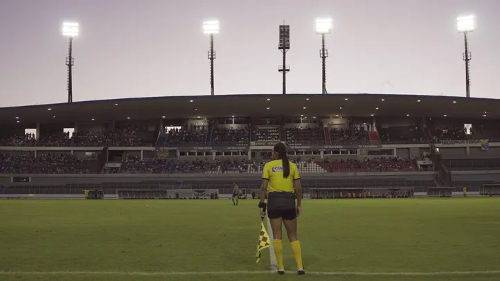 Imagem ilustrativa da imagem Curta-metragem de Renata Baracho retrata mulheres no centro do futebol