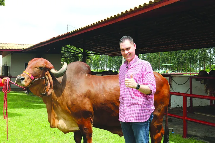 Joãozinho Pereira destaca a evolução do potencial genético do rebanho da Agropecuária Pereira, ofertando animais de alto padrão de raças leiteiras