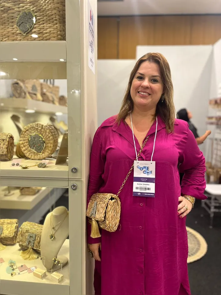 ALANA TENÓRIO esgotou - já no primeiro dia - o lote varejo de bolsas hand made de marca homônima