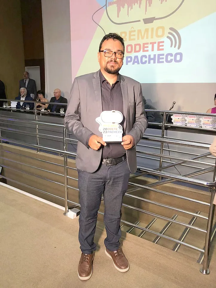 O pres. Sindjornal Alexandre Lino Ganhou na categoria Márcio Canuto