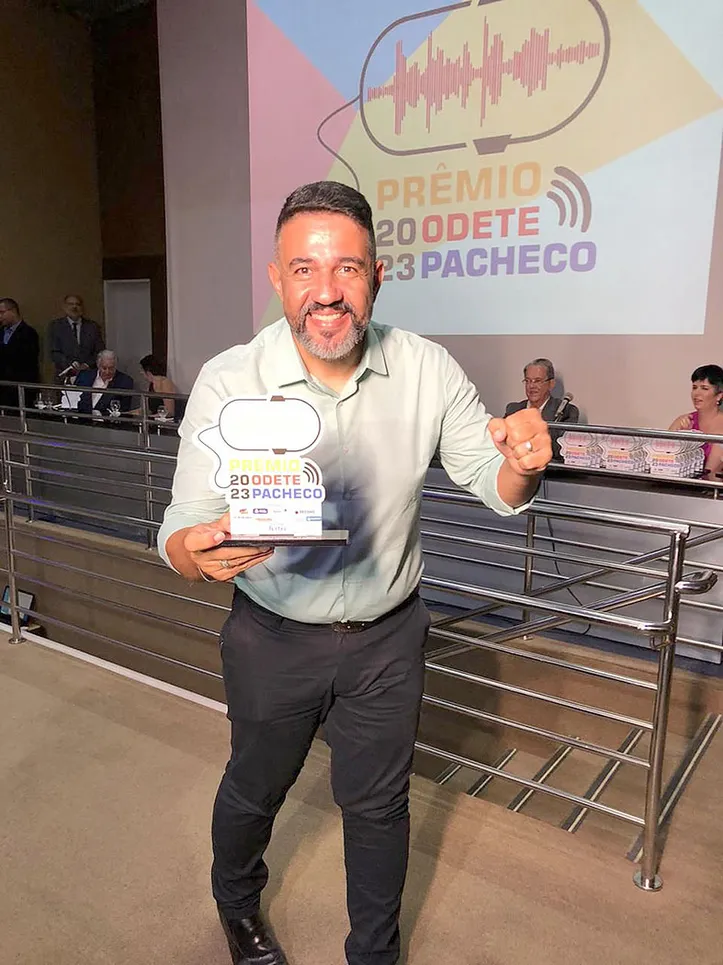 Erik Maia faturou na categoria repórter - Tv Gazeta