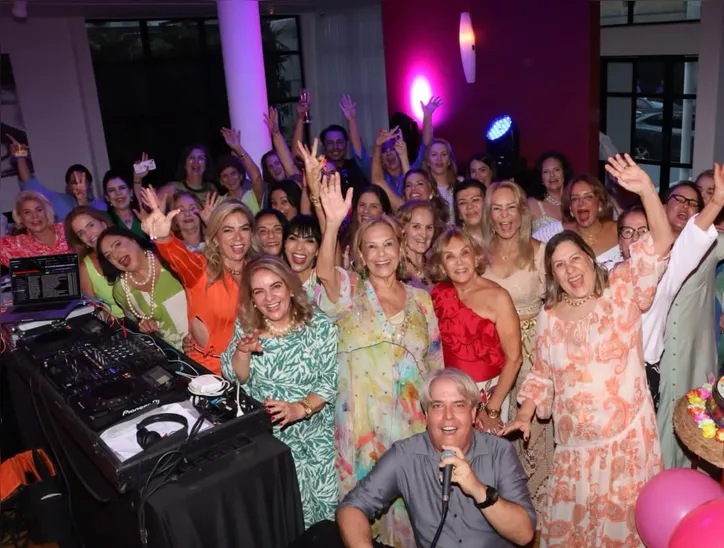 DJ PEIXE caprichou na trilha sonora pra mulherada cair na pista improvisado no Le Corbu