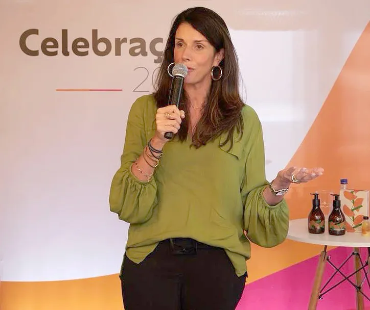 ANA COSTA, Vice-presidente de Sustentabilidade, Jurídico, Comunicação e Reputação da Natura, deu as boas vindas à press e formadores de opinião presentes ao evento