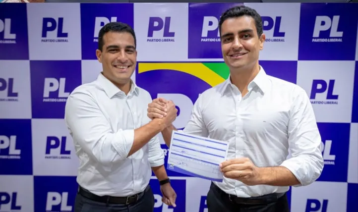 No último dia da janela partidária, o presidente da Câmara Municipal de Maceió, vereador Galba Netto, assinou nessa sexta-feira (5) a ficha de filiação ao PL, partido liderado pelo prefeito JHC.