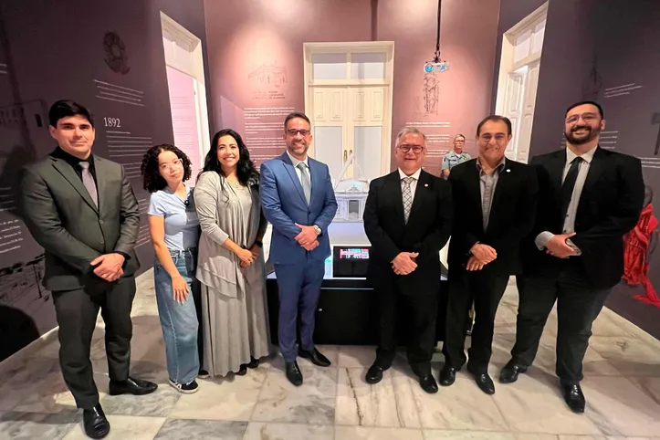 O Governador Paulo Dantas conheceu o Centro de Cultura e Memória do Poder Judiciário de Alagoas na última terça-feira (16). Durante a visita, foi acompanhado pelo desembargador Fábio Ferrario, curador do museu, juiz Claudemiro Avelino, e pela diretora Irina Costa.