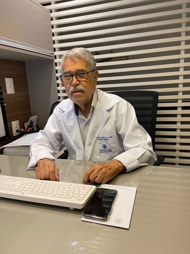 Médico FRANCISCO AMÉRICO, da Santa Casa de Misericórdia de Maceió, é referência na área de traumatologia em Alagoas
