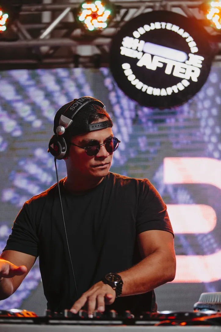 Imagem ilustrativa da imagem DJs alagoanos revelam os desafios e a rotina da profissão