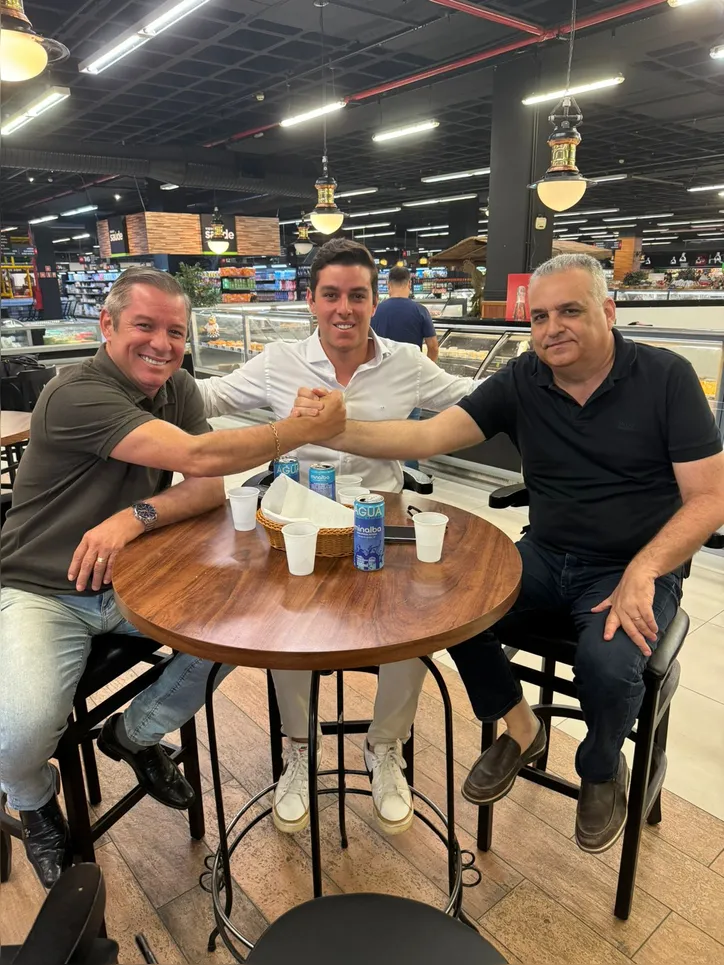 Deputado estadual CABO BEBETO e deputado federal ALFREDO GASPAR DE MENDONÇA juntam forças em Alagoas para fortalecer a direita. CAIO BEBETO (ao centro), candidato a vereador, também participa do movimento no estado
