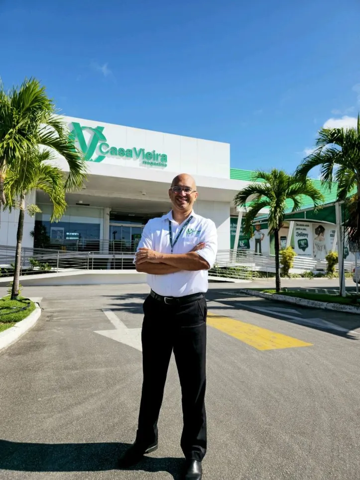Analista de marketing da Casa Vieira, DEIVID SILVA desenvolve trabalho de fortalecimento da marca do grupo alagoano, que vai inaugurar em breve sua nova loja no Maceió Shopping