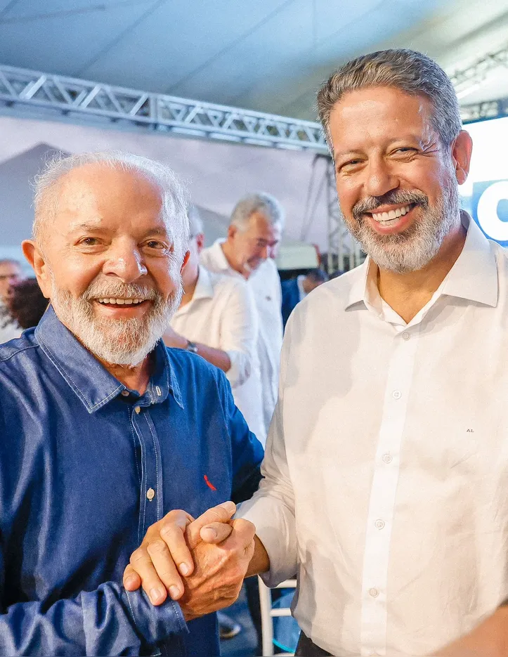 Em passagem por Alagoas, o presidente LUIZ INÁCIO LULA DA SILVA destacou a união dos poderes e a importância do trabalho realizado junto com o presidente da Câmara dos Deputados, ARTHUR LIRA, em todo o país