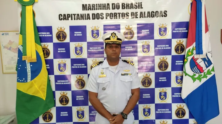 Em meio às festividades pelos 177 anos da Capitania dos Portos de Alagoas, sob o seu comando, o capitão de Fragata RODRIGO GARCIA lançou ontem uma campanha de doação de brinquedos para os filhos de pescadores do complexo lagunar Mundaú-Manguaba.