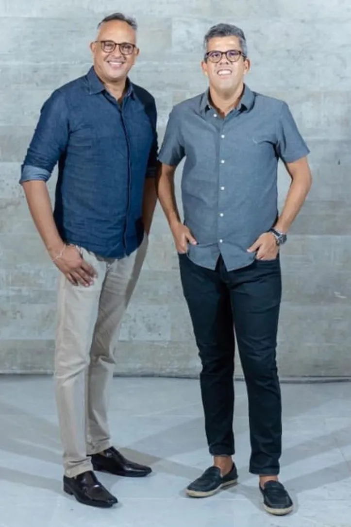 Publicitários e sócios-diretores da Chama, HERMANN FERNANDES e TÁRCIO LOPES movimentam o mercado da propaganda em Alagoas