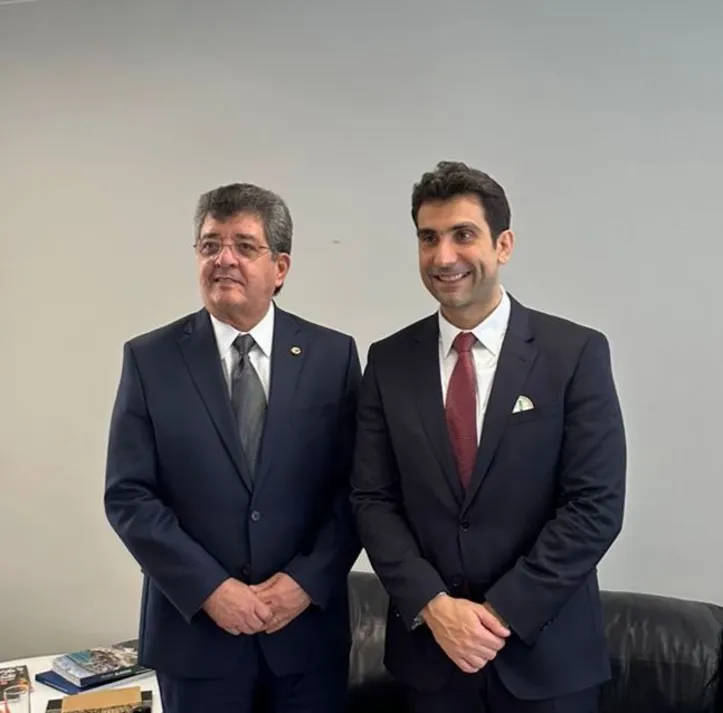 O senador FERNANDO LOPES DE FARIAS (MDB/AL) recebeu nesta semana, em seu gabinete, em Brasília, a visita do economista GABRIEL GALÍPOLO, indicado para a presidência do Banco Central