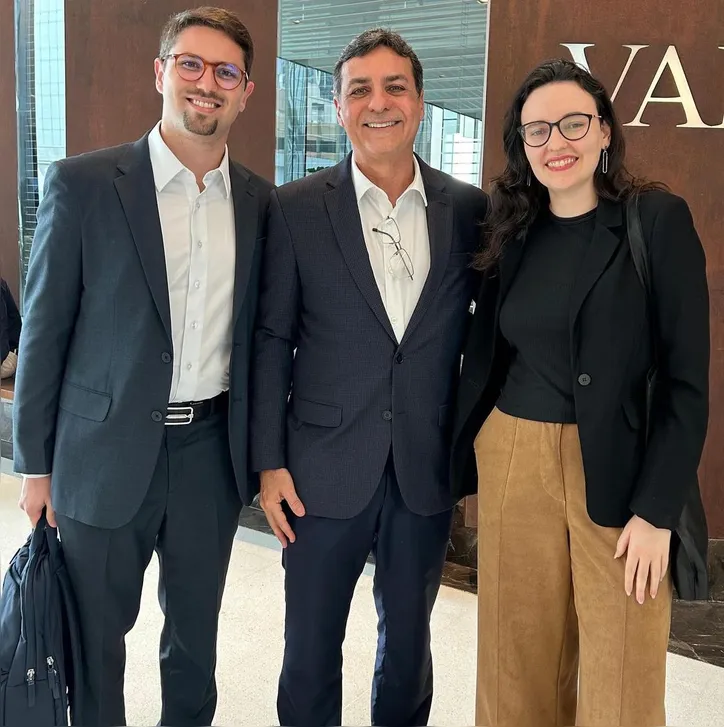 O diretor-executivo da Telesil Engenharia, LEONARDO BRÊDA, e o CEO da empresa, ALFREDO BRÊDA, foram entrevistados em São Paulo pela jornalista BEATRIZ QUESADA sobre o mercado imobiliário de Alagoas e os projetos da construtora
