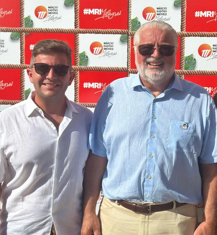 Empresário MÁRCIO RAPÔSO (dir) e o filho HENRIQUE RAPÔSO inauguraram na última quarta-feira (2) a nova sede da Márcio Rapôso Imóveis em São Miguel dos Milagres