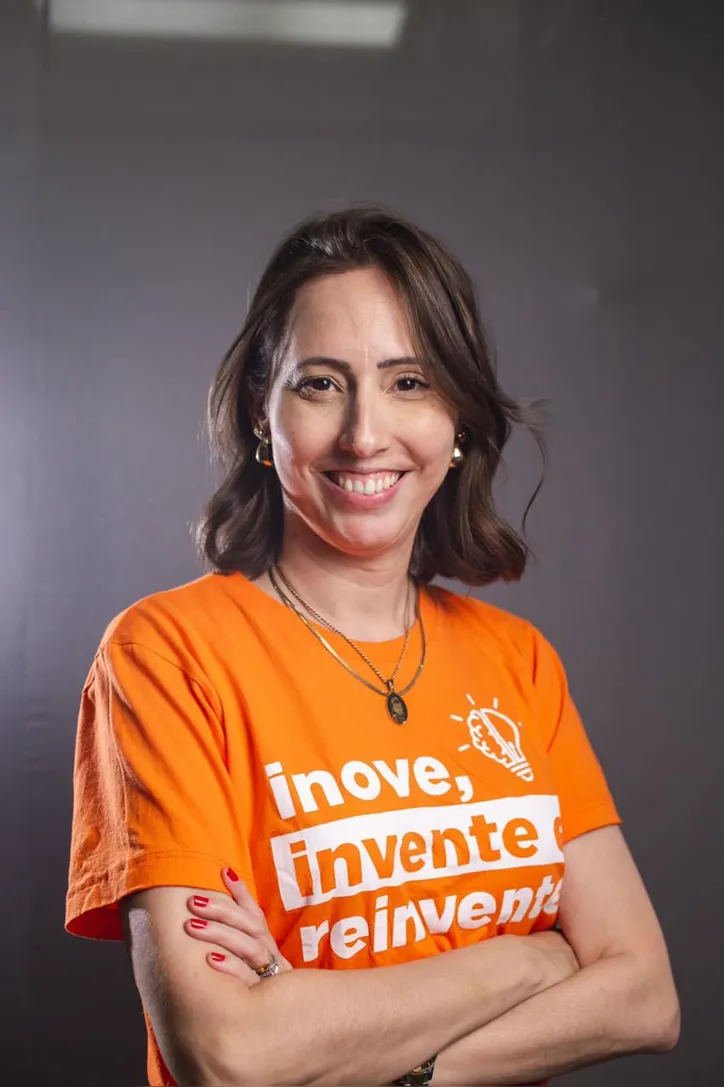 Gerente Executiva de Comunicação e Marketing da FIEA, NOAH VERDE comemora o reconhecimento nacional do SESI SENAI Alagoas com o Troféu Destaque em Saúde Mental, concedido pelo Great Place to Work (GPTW)